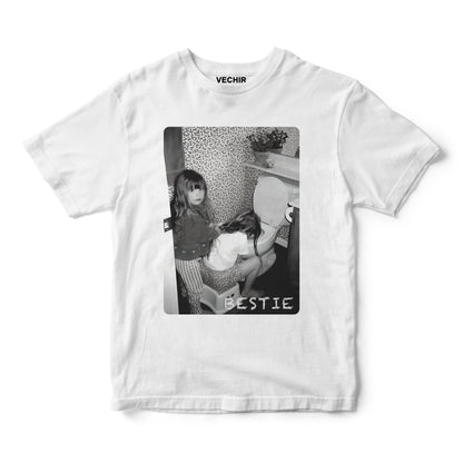 Футболка BESTIE вільного крою - бестселер серед подарунків дівчатам