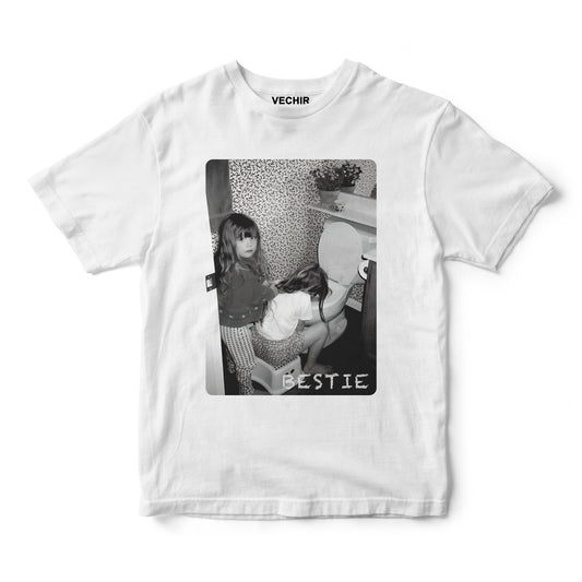 Футболка BESTIE вільного крою - бестселер серед подарунків дівчатам